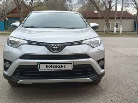 Toyota RAV4 2018 года за 10 900 000 тг. в Актобе – фото 7