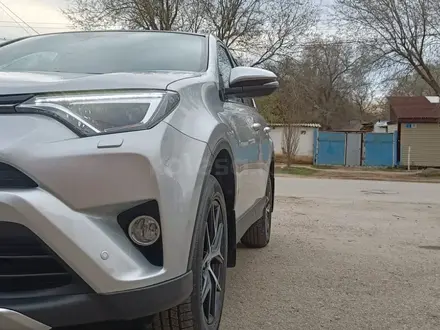 Toyota RAV4 2018 года за 10 900 000 тг. в Актобе – фото 9