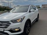Hyundai Santa Fe 2017 года за 8 500 000 тг. в Уральск – фото 2