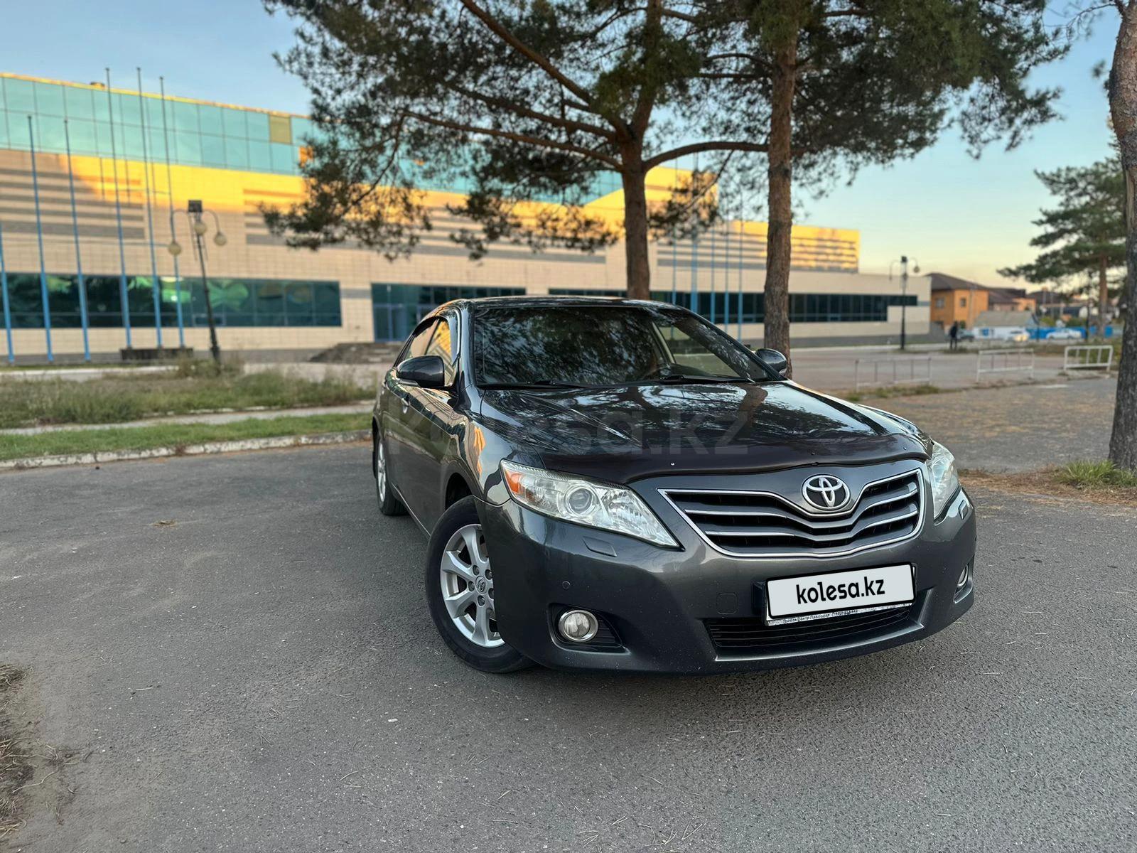 Toyota Camry 2011 г.