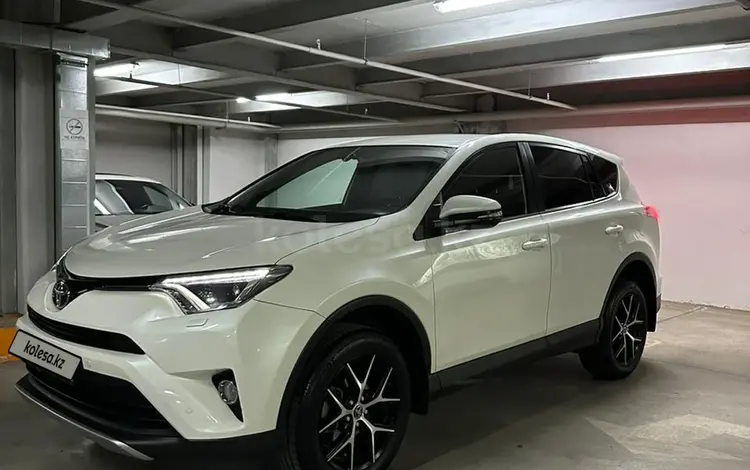 Toyota RAV4 2017 года за 12 350 000 тг. в Алматы