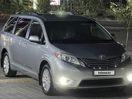 Toyota Sienna 2015 года за 14 000 000 тг. в Актау