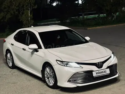 Toyota Camry 2019 года за 15 000 000 тг. в Алматы