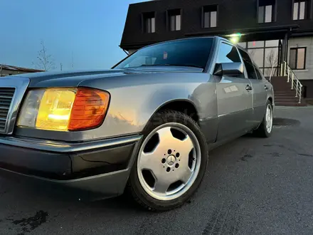 Mercedes-Benz E 200 1990 года за 2 450 000 тг. в Караганда