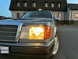 Mercedes-Benz E 200 1990 годаүшін2 450 000 тг. в Караганда – фото 3