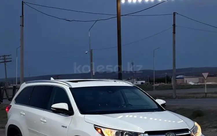 Toyota Highlander 2018 года за 15 000 000 тг. в Актау