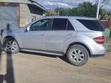 Mercedes-Benz ML 350 2005 года за 3 500 000 тг. в Аягоз – фото 2