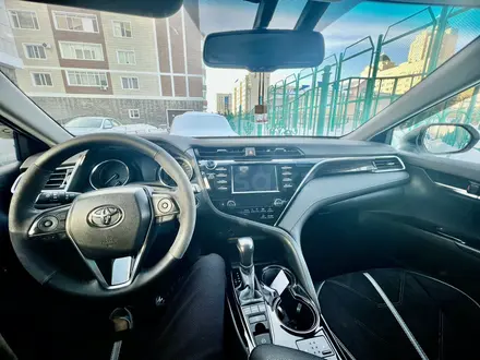 Toyota Camry 2019 года за 12 200 000 тг. в Астана – фото 13