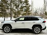 Toyota RAV4 2022 года за 17 300 000 тг. в Караганда