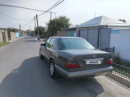 Mercedes-Benz E 220 1993 года за 2 900 000 тг. в Тараз – фото 5