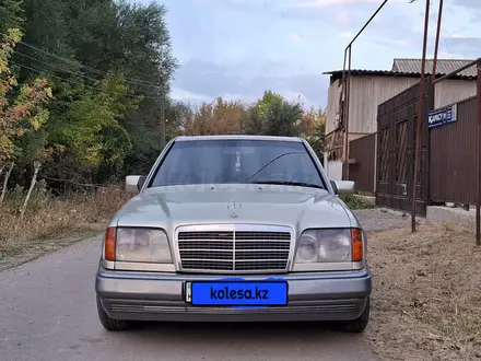 Mercedes-Benz E 220 1994 года за 1 850 000 тг. в Тараз