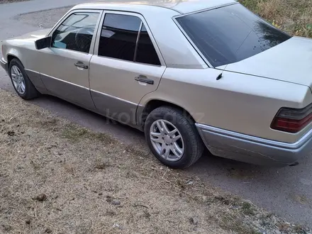 Mercedes-Benz E 220 1994 года за 1 850 000 тг. в Тараз – фото 3