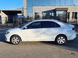 Volkswagen Polo 2022 года за 7 300 000 тг. в Уральск – фото 2