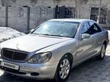 Mercedes-Benz S 320 2001 года за 2 700 000 тг. в Алматы – фото 2