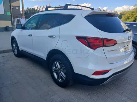 Hyundai Santa Fe 2017 года за 9 600 000 тг. в Актобе – фото 4