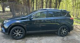 Toyota RAV4 2019 года за 13 000 000 тг. в Петропавловск