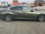 Lexus ES 250 2020 года за 19 500 000 тг. в Атырау – фото 2