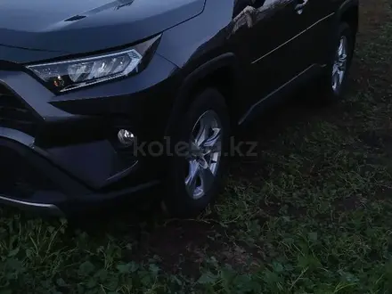 Toyota RAV4 2020 года за 13 500 000 тг. в Актобе – фото 8