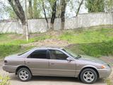 Toyota Camry 1998 года за 2 750 000 тг. в Алматы – фото 5