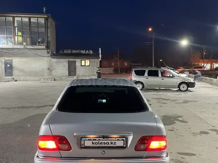 Mercedes-Benz E 240 1997 года за 1 600 000 тг. в Тараз – фото 3