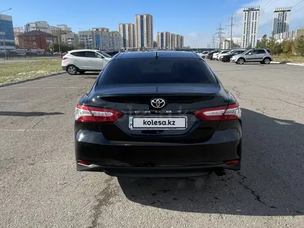 Toyota Camry 2018 года за 12 600 000 тг. в Астана – фото 6