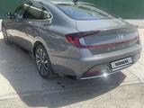 Hyundai Sonata 2022 года за 14 200 000 тг. в Атырау – фото 3