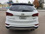 Hyundai Santa Fe 2017 годаүшін11 700 000 тг. в Уральск – фото 4