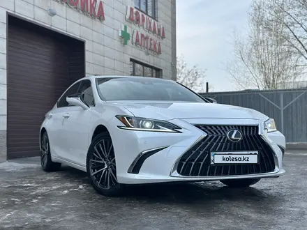 Lexus ES 300h 2023 года за 33 800 000 тг. в Алматы