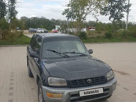 Toyota RAV4 1998 года за 2 800 000 тг. в Астана – фото 2