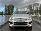 Volkswagen Touareg 2011 года за 10 000 000 тг. в Алматы – фото 2