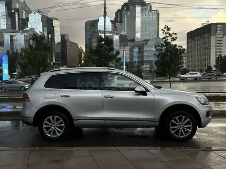 Volkswagen Touareg 2011 года за 11 999 999 тг. в Алматы – фото 4