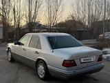 Mercedes-Benz E 220 1993 года за 2 000 000 тг. в Алматы – фото 2