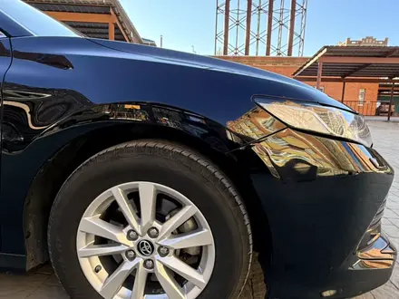 Toyota Camry 2019 года за 13 300 000 тг. в Актобе – фото 10