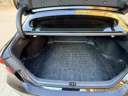 Toyota Camry 2019 года за 13 300 000 тг. в Актобе – фото 15