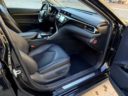 Toyota Camry 2019 года за 13 300 000 тг. в Актобе – фото 20