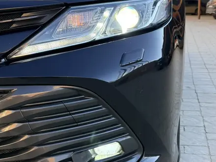 Toyota Camry 2019 года за 13 300 000 тг. в Актобе – фото 25