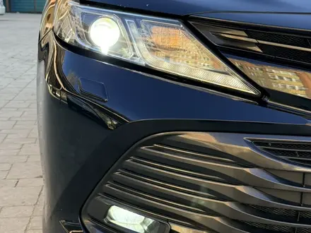 Toyota Camry 2019 года за 13 300 000 тг. в Актобе – фото 24
