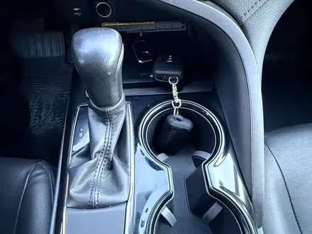 Toyota Camry 2019 года за 13 300 000 тг. в Актобе – фото 29