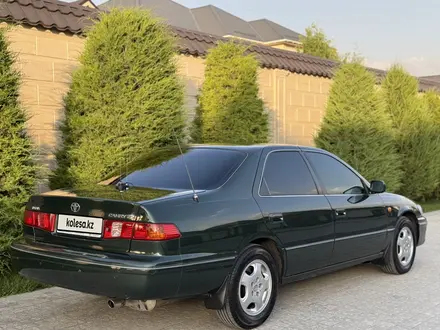 Toyota Camry 2001 года за 4 850 000 тг. в Шымкент – фото 2
