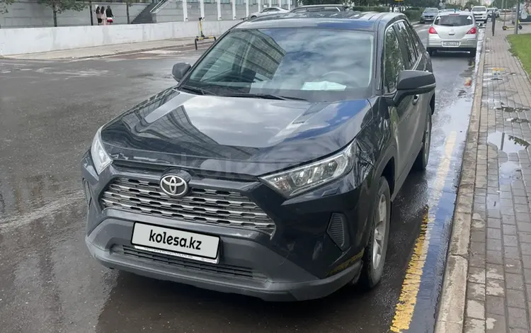 Toyota RAV4 2020 года за 14 500 000 тг. в Астана