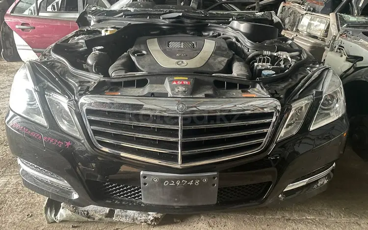 Фара передняя Mercedes-Benz E-Class E 350 W212 за 6 000 тг. в Астана