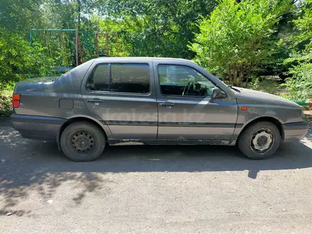 Volkswagen Vento 1993 года за 1 000 000 тг. в Экибастуз – фото 4