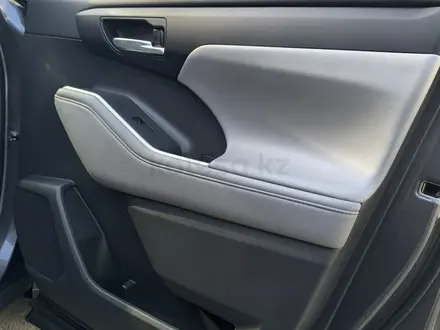 Toyota Highlander 2022 года за 20 000 000 тг. в Алматы – фото 17