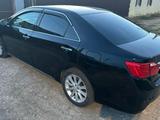 Toyota Camry 2012 года за 8 700 000 тг. в Атырау – фото 2