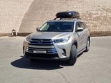 Toyota Highlander 2016 годаfor16 500 000 тг. в Актау