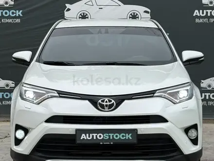 Toyota RAV4 2017 года за 11 890 000 тг. в Актау – фото 2