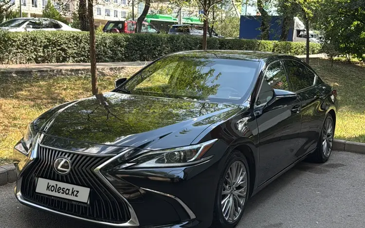 Lexus ES 200 2020 года за 20 000 000 тг. в Алматы