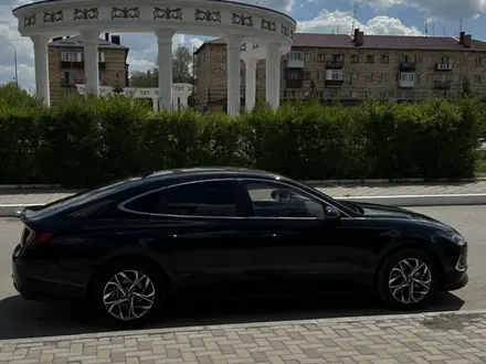 Hyundai Sonata 2022 года за 10 500 000 тг. в Караганда – фото 2