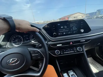 Hyundai Sonata 2022 года за 10 500 000 тг. в Караганда – фото 3