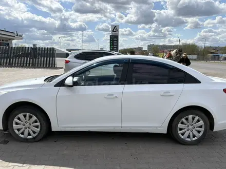 Chevrolet Cruze 2014 года за 3 570 000 тг. в Уральск – фото 2